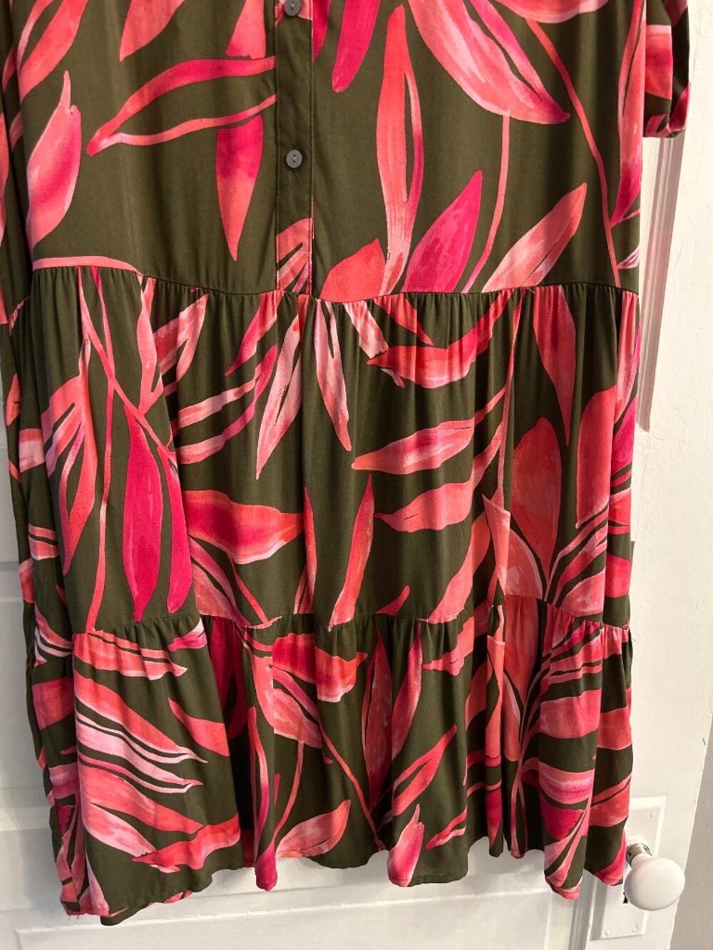Time & Tru Palm Leaf Tiered Shirt Dress Olive Pink XXL 20 Boho Summer Tropical - Picture 2 of 6
